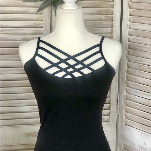 BOUTIQUE- CAGED TRIPLE CROSS TANK TOP IN BLACK SEAMLESS, LONG - Picture 3 of 6